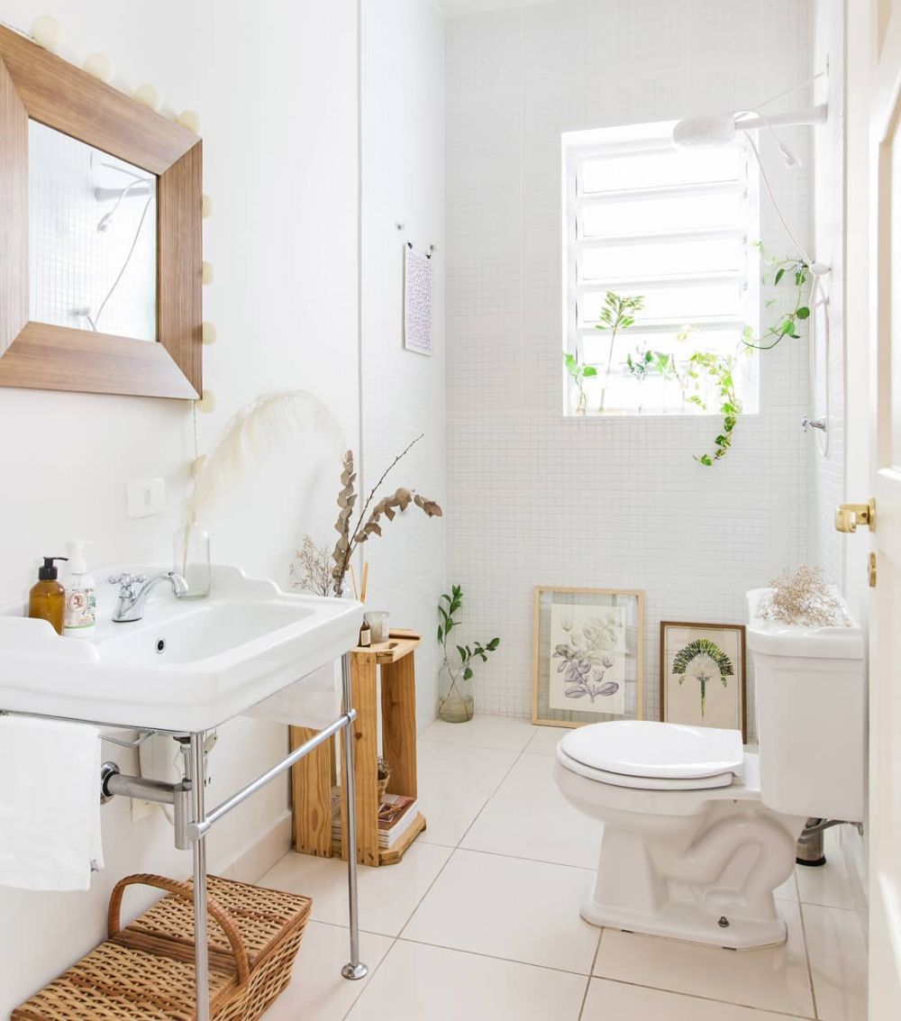3 Inspirasi Kamar Mandi Minimalis dengan Dominasi Warna Putih
