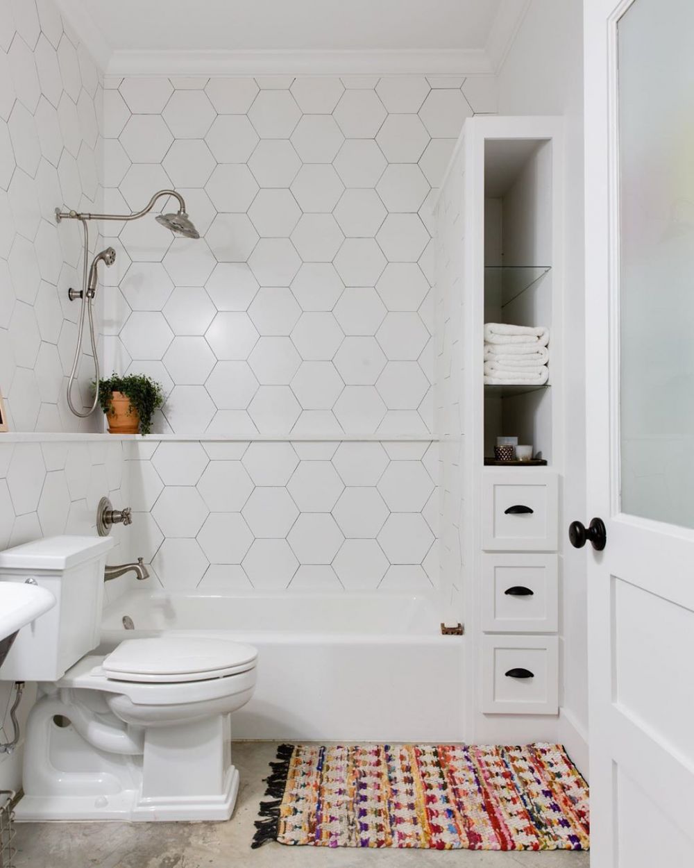 4 Inspirasi Kamar Mandi Minimalis dengan Dominasi Warna Putih 4 Inspirasi Kamar Mandi Minimalis dengan Dominasi Warna Putih