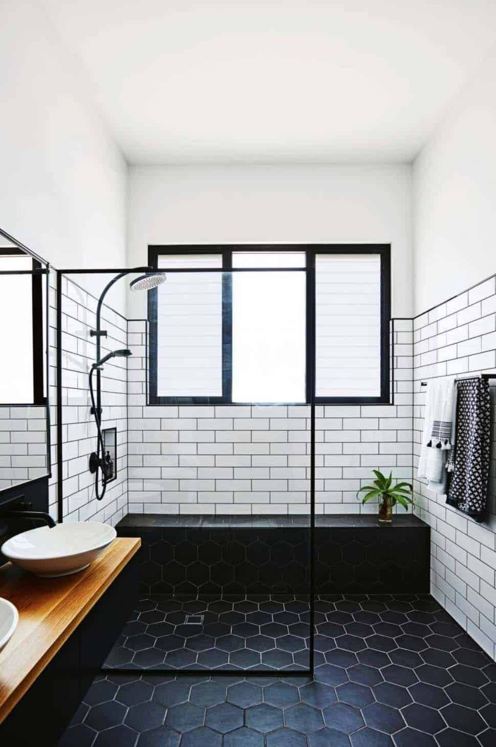 4 Inspirasi Desain Kamar Mandi Bernuansa Hitam dan Putih 4 Inspirasi Desain Kamar Mandi Bernuansa Hitam dan Putih