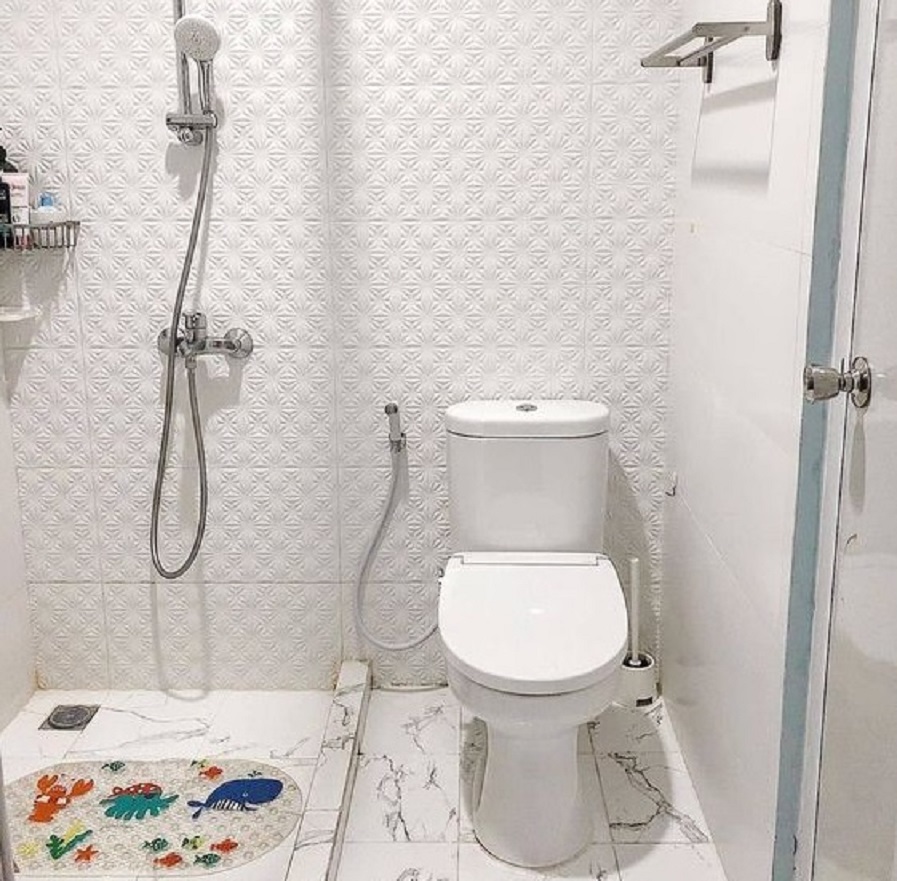 4 Desain Kamar Mandi Kecil yang Indonesia Banget  Ada Kloset