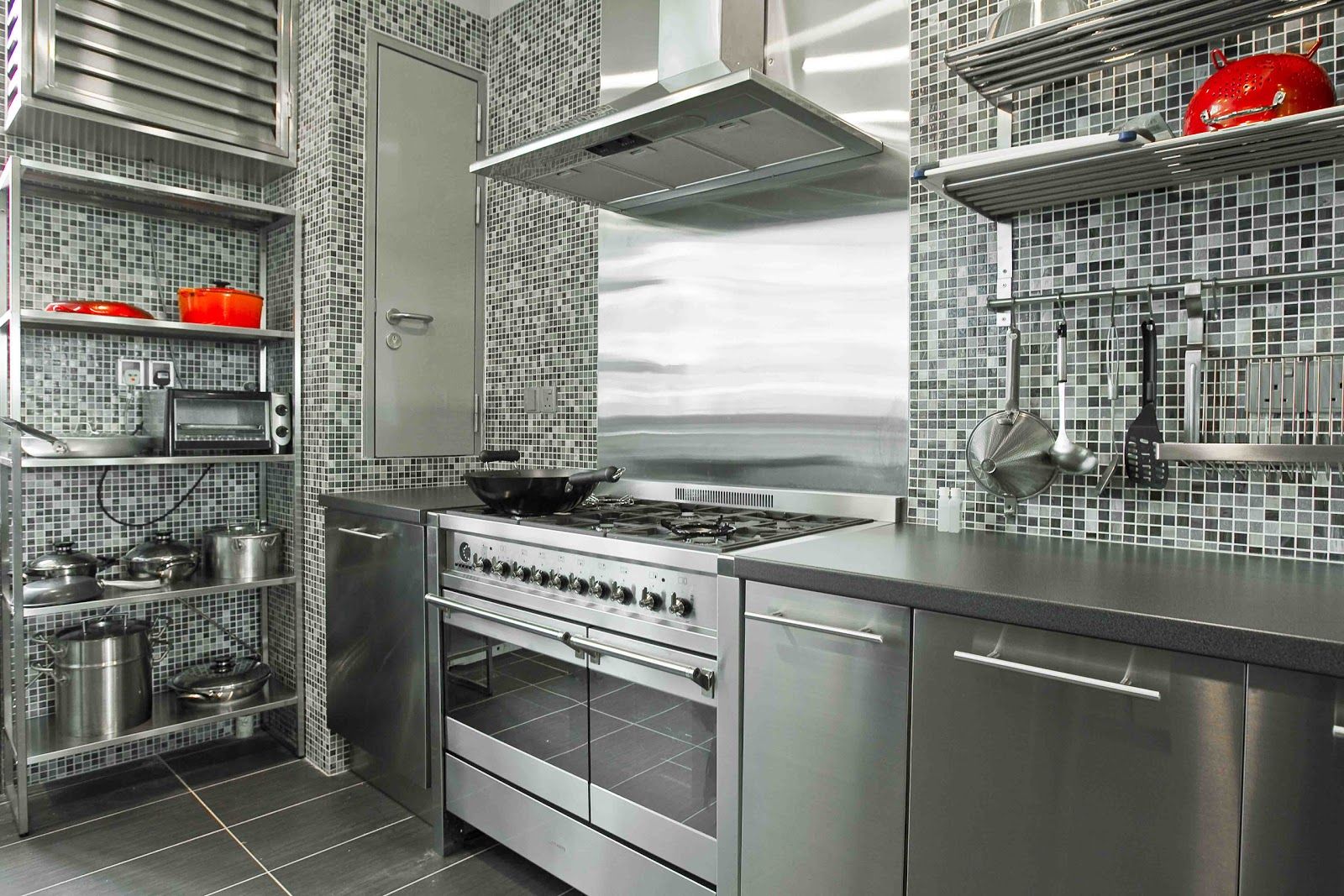 brushed metal kitchen cabinets Rumah minimalis, Dapur, Desain brushed metal kitchen cabinets Rumah minimalis, Dapur, Desain