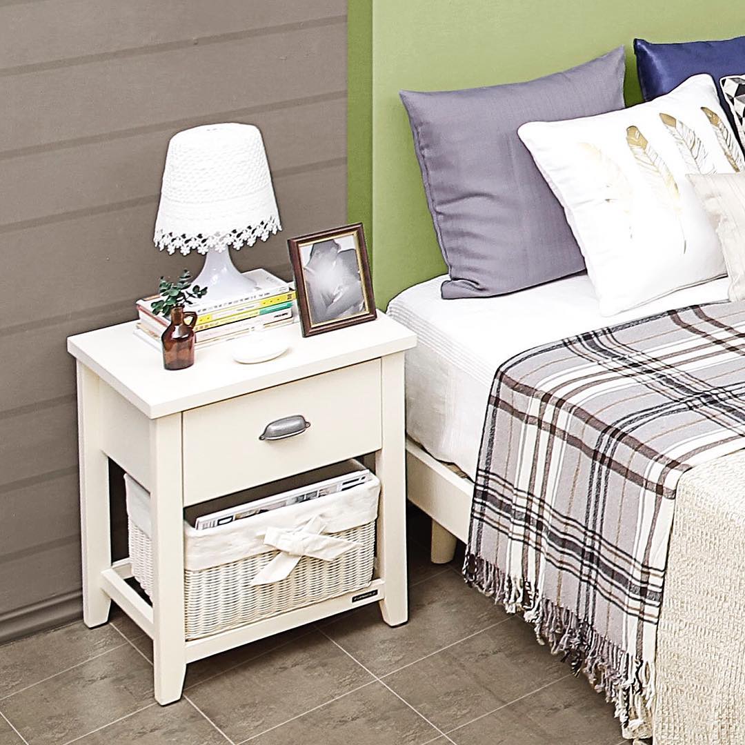 5 Model Meja Samping Tempat Tidur Minimalis Modern Terbaru 5 5 Model Meja Samping Tempat Tidur Minimalis Modern Terbaru 5
